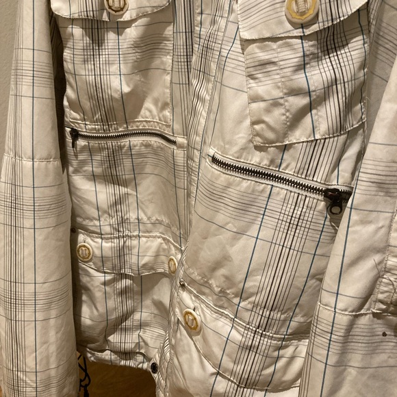 Empyre snowboarding jacket never worn and flawless. - Picture 3 of 16